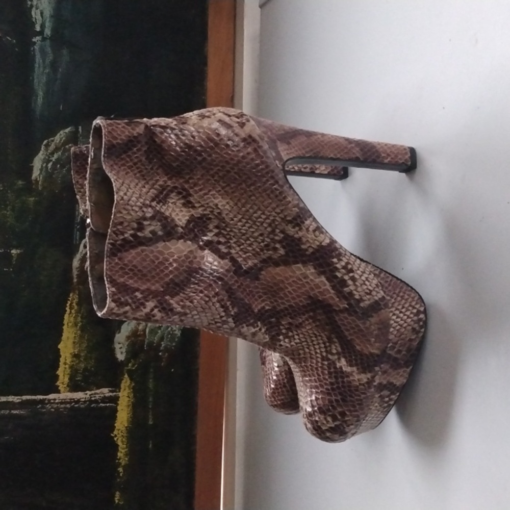 Women's size 7 heels